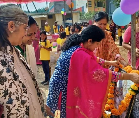 vswsindore's tweet image. Inauguration of Bal Mela took place today. 
It was a wonderful experience to see young children handle the sales and manage their food stalls.
#LetsDoGood #VSWS #VswsIndore