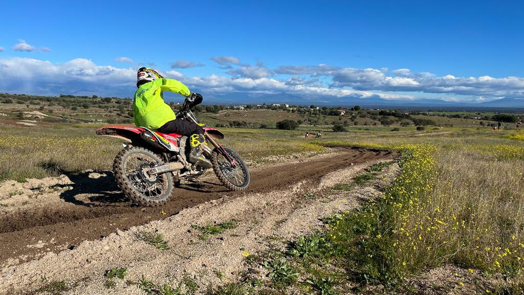 19Bautista's tweet photo. Great day of MX trainning💪🏼✊🏼
Ready for next week #JerezWorldSBKTest 
Buen dia de entreno en MX💪🏼✊🏼
Preparados para la proxima semana
#AB19 #TheDefense #WinterTest #ForzaDucati #performance https://t.co/ASNrgATtW8
