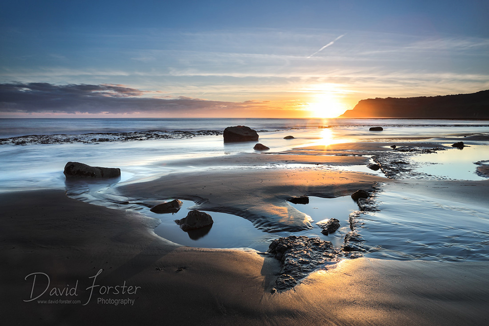 Robin Hood’s Bay on the North Yorkshire coast as the sun came up this morning. #NorthYorkshire #RobinHoodsBay #ThePhotoHour #StormHour #weather #Sunrise