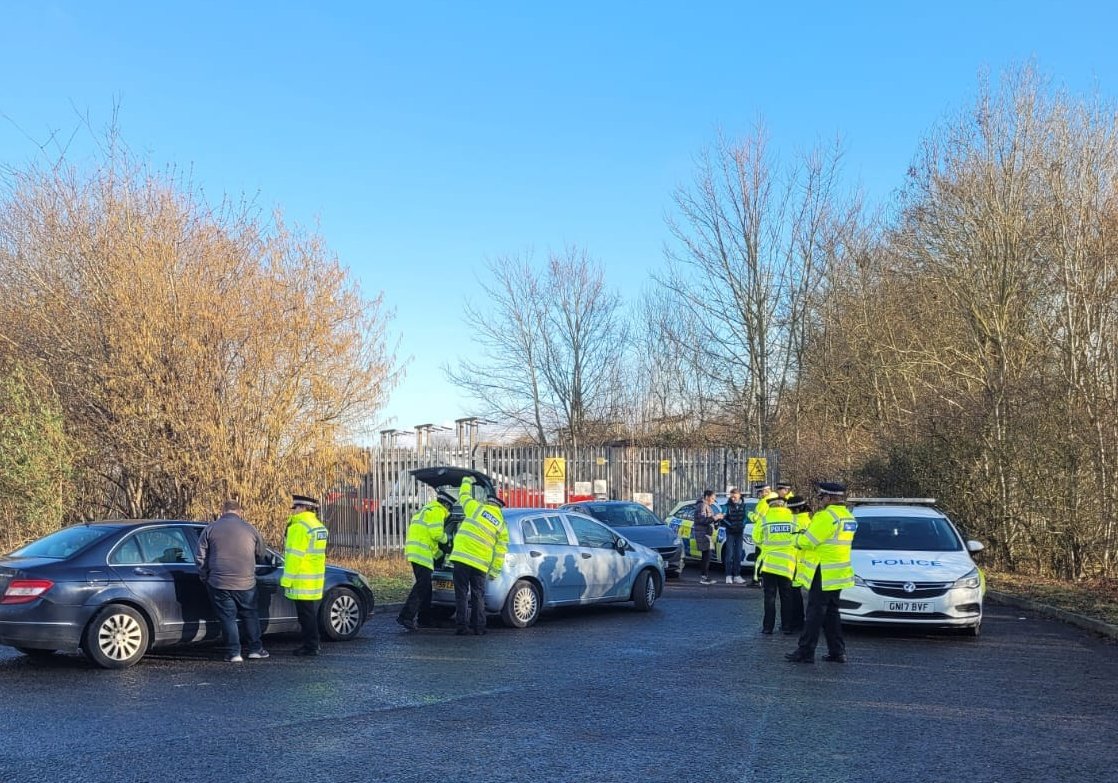 KentSpecials's tweet photo. #SCNorth team have been out today on #ChestnutStreet #Sittingbourne @KentPoliceSwale following complaints of speeding. a number of vehicles have been stopped and offences of speed, no insurance, tinted windows, no seat belt, using phone when driving dealt with #Fatal4 #RoadSafety https://t.co/0QBVA9dJBG