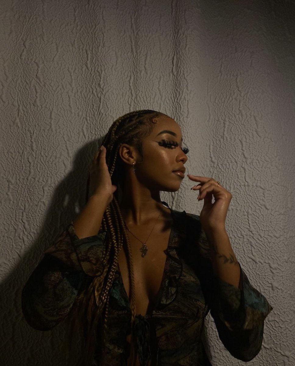 trinitialanna's tweet image. Unfinished Glow ✨ songwhip.com/trinitialanna/…