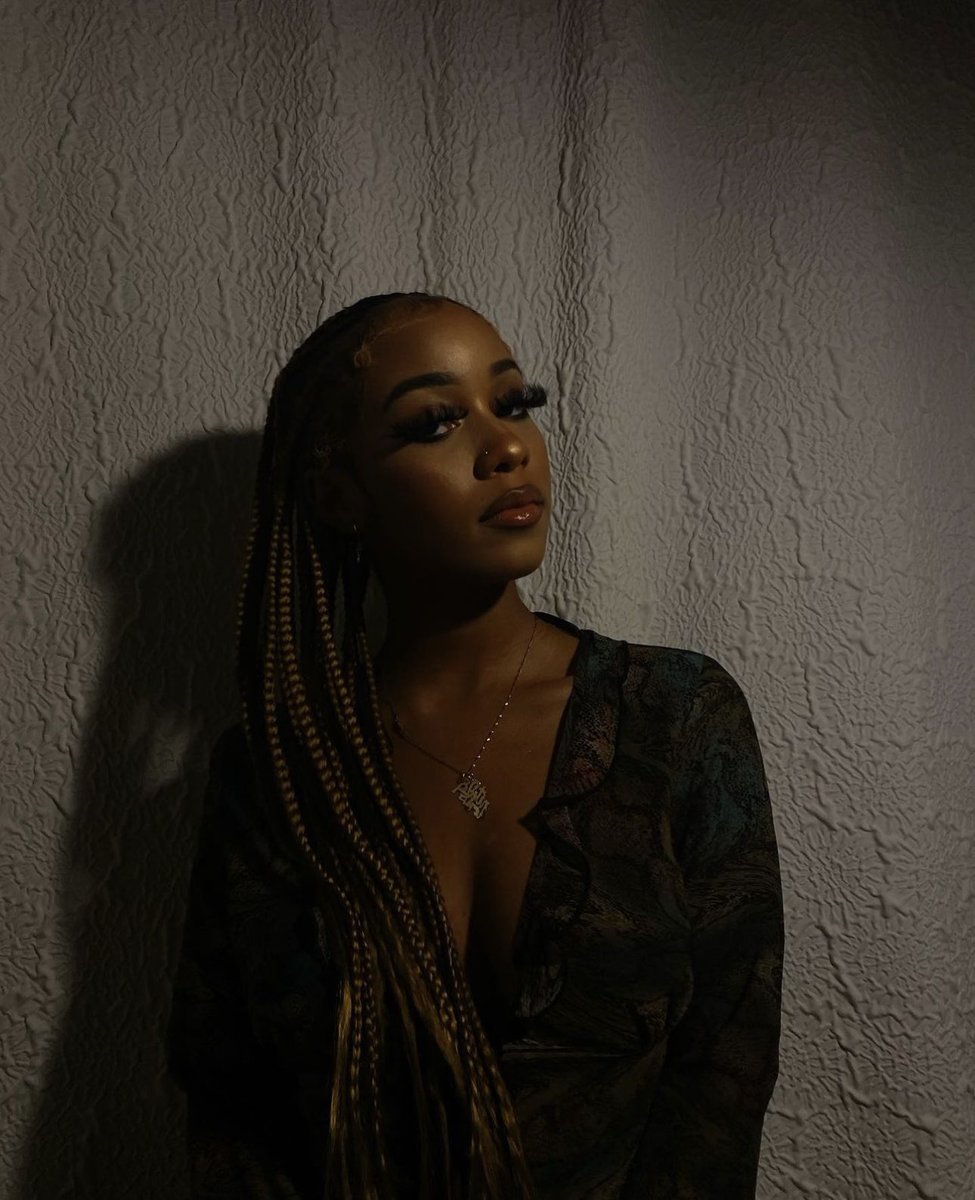 trinitialanna's tweet image. Unfinished Glow ✨ songwhip.com/trinitialanna/…