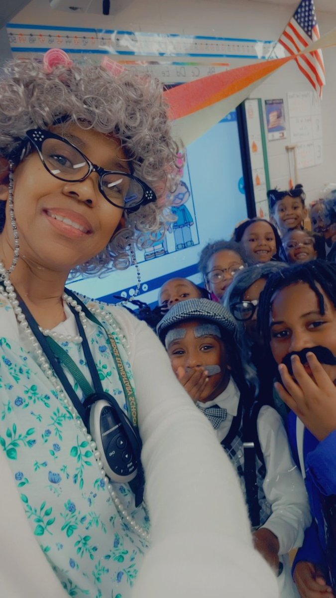 vwhite001's tweet photo. Hip, hip, hooray! We celebrated our 100th Day! https://t.co/WiZdpst0zf