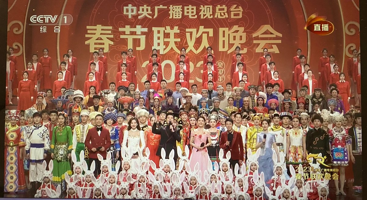itymiky's tweet photo. ニコニコでやってる春晩（日本の紅白みたいな番組）を見てカウントダウンしてしまった。中国にいる時は見ないのに、なぜか日本にいる方が見ちゃうな。 https://t.co/VwtyWNWILn