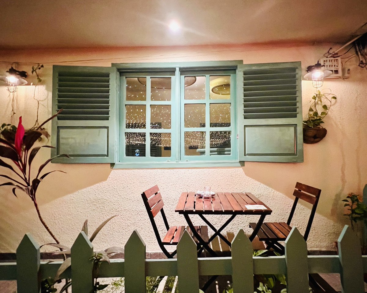 rashmidTOI's tweet image. Have a heartfelt conversation that demystifies &amp;amp; deciphers all thoughts with a companion who comprehends well the confusion. With a realization that relationship strengthens when two people ‘talk’ in stead of sailing a boat on fake waters. #TalkYourThoughts #TalkingWorks #Nytz