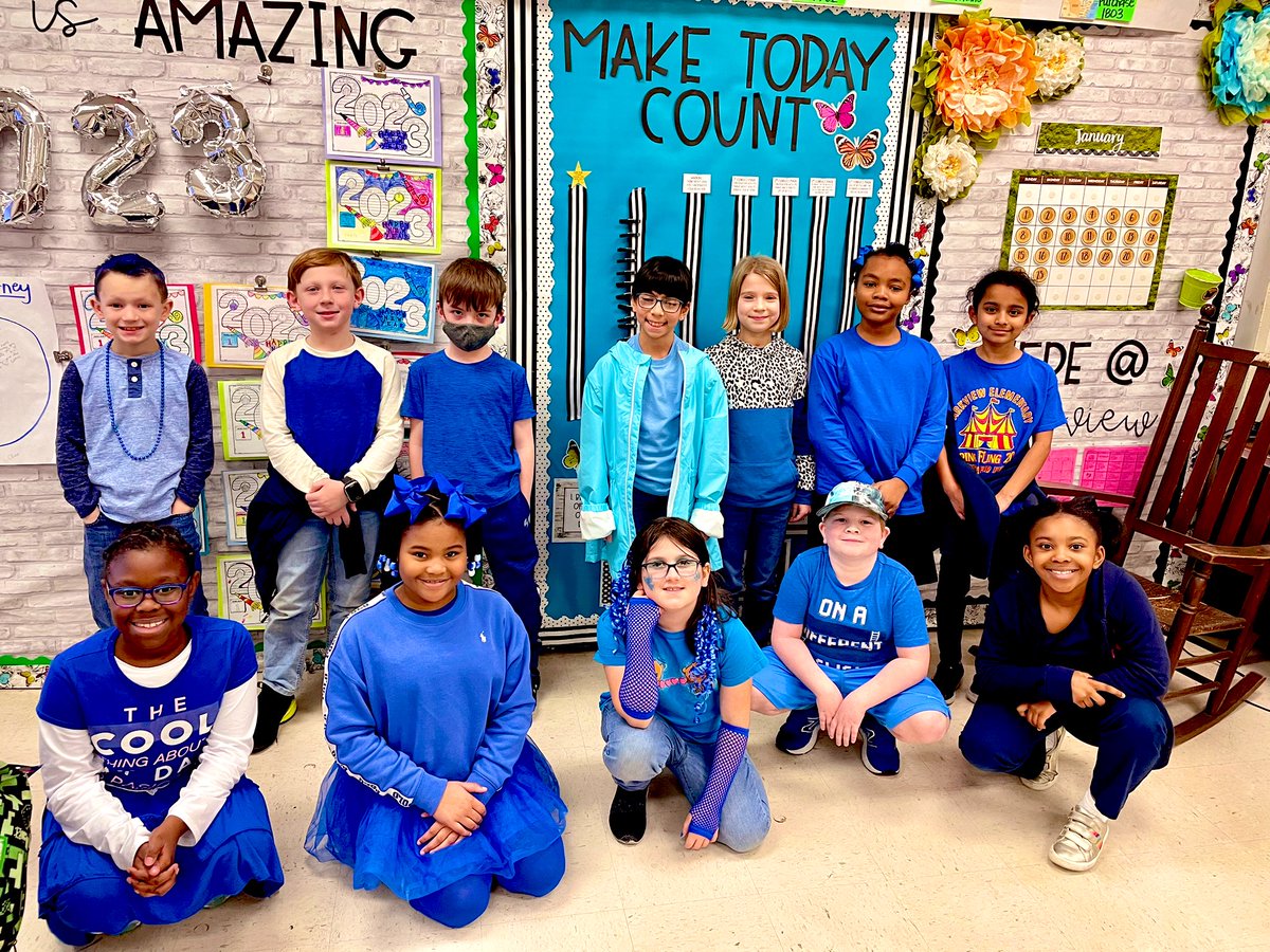 BrParkviewElem's tweet photo. Gooooo Blue Team! #pbis #colorwar https://t.co/WZXSmIz4ue