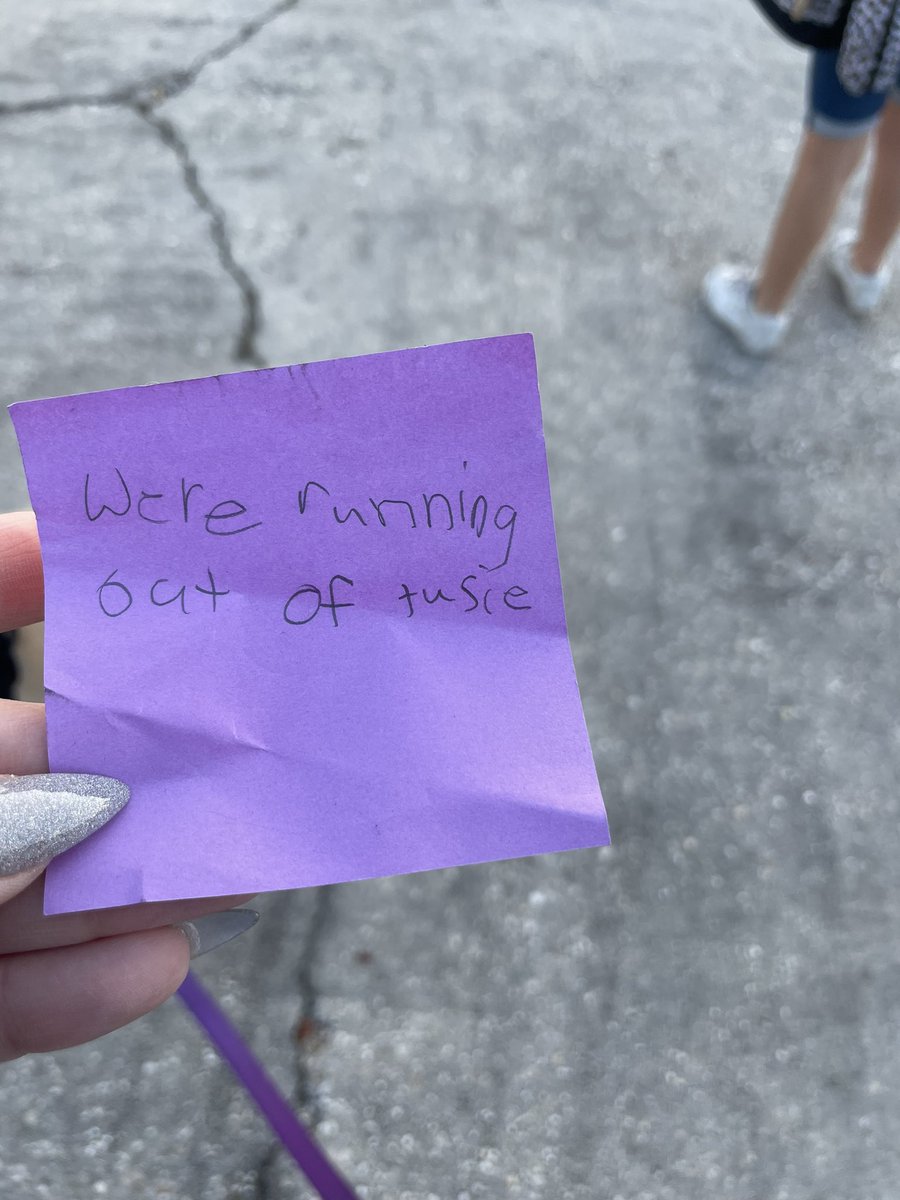 JenniferSchron's tweet photo. My kid wrote a note. Her class is running out of tissues. She asked if we could buy tissues for her class or if she could use her own money to buy tissues for her class.
#TissuesNotInEducationBudget #WeWillBuyTissues #AnotherItemUsuallyProvidedByTeachers https://t.co/Ua81FPhzKm