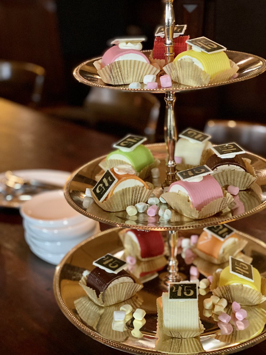 delicionunspeet's tweet image. 45 jaar getrouwd? Of 50 geworden? Ander jubeljaar? Dat vier je bij Delicio. De Petit Four krijg je er gratis bij. Vermeld ‘PetitTweet’ bij je aanvraag. #catering #kookstudio #veluwe #feest