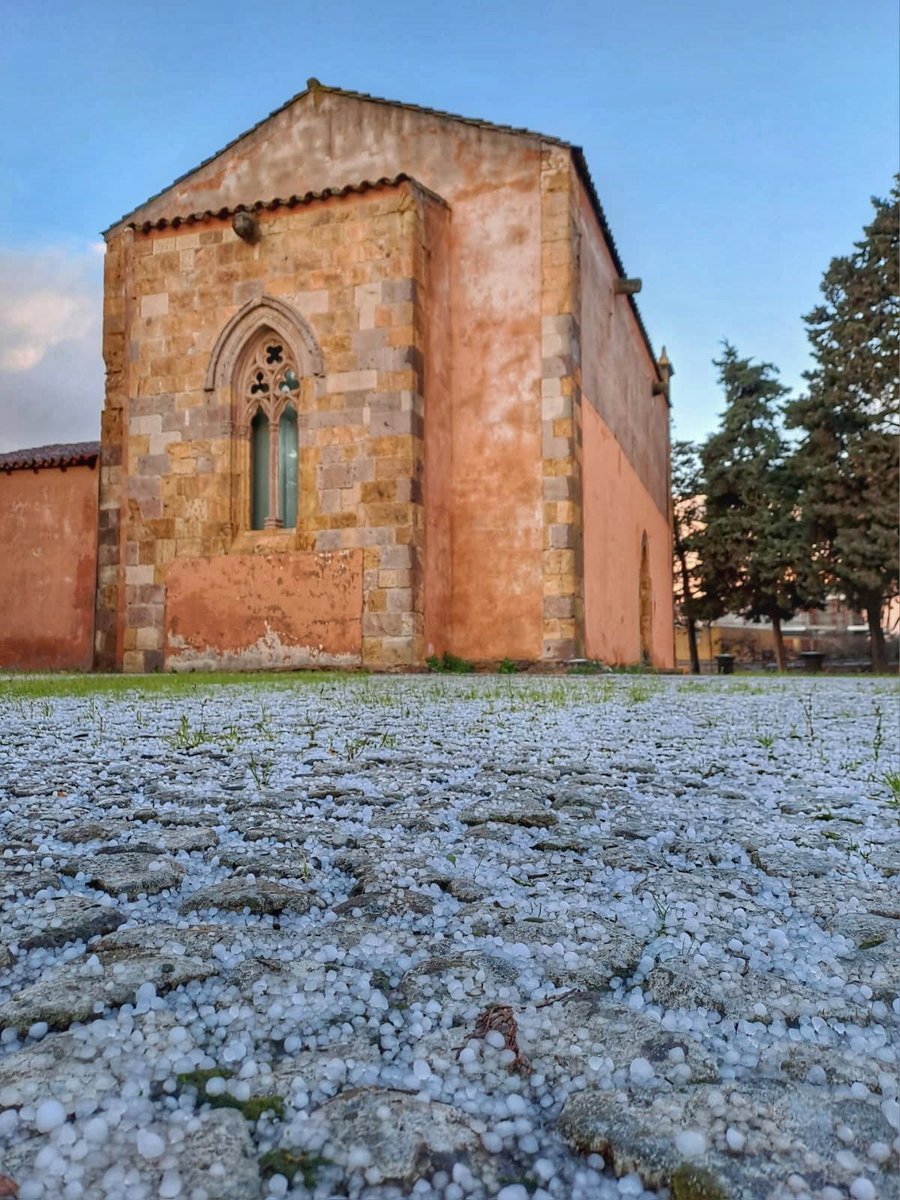 È stato un #bianco risveglio anche per la splendida #Chiesa di #San #Gregorio #Magno (XIII/XIV sec.) 

#VisitSardara #Sardara 
#romanico #gotico #architecture 
#storiadellarte #architetturasarda 
#architetturareligiosa #architettura 
#Sardegna #culturalheritage