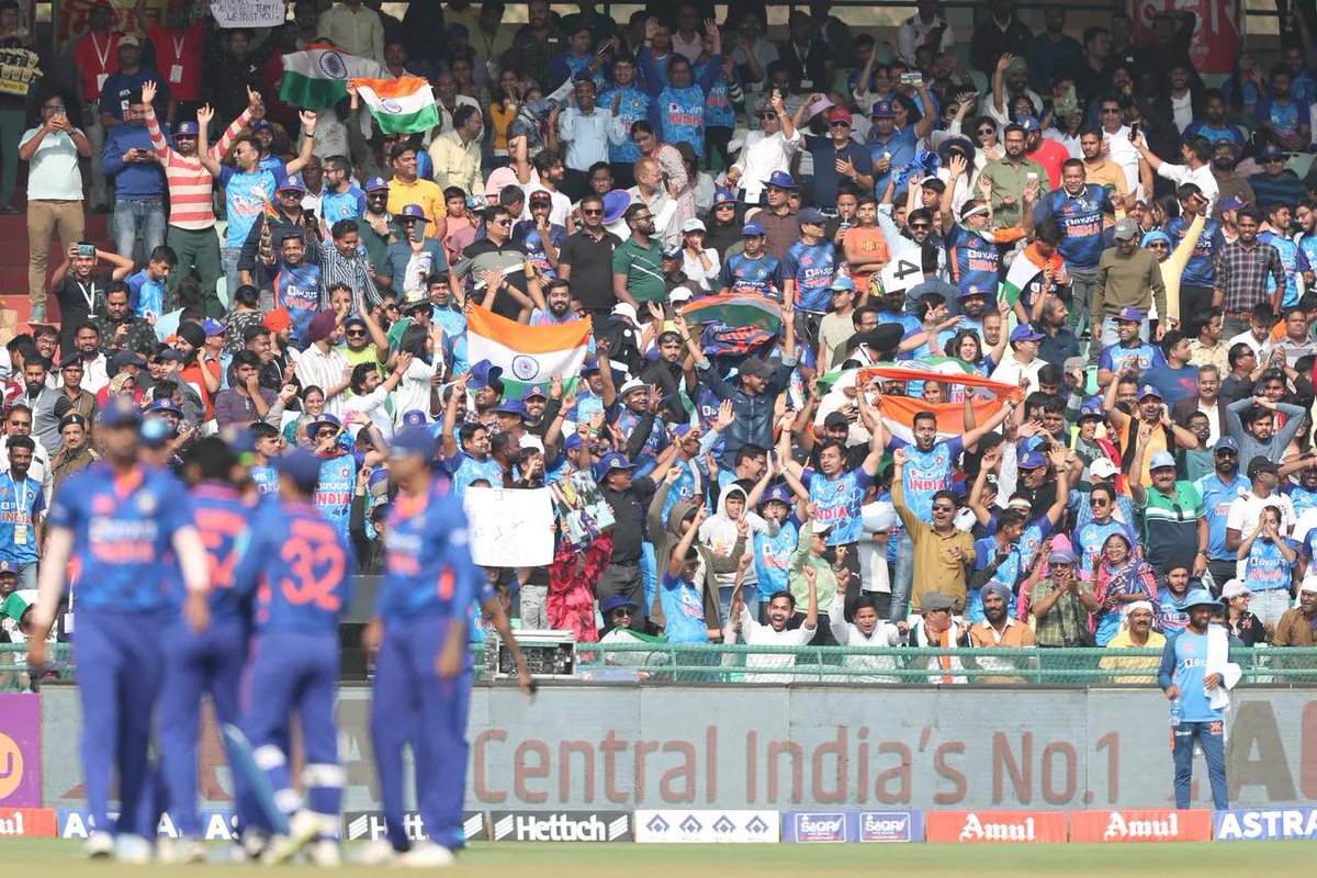 ishankishan51's tweet photo. Series in the bag✔️
Thank you to the fans that came out to support us today👏🇮🇳 https://t.co/k5qMbCkxpr