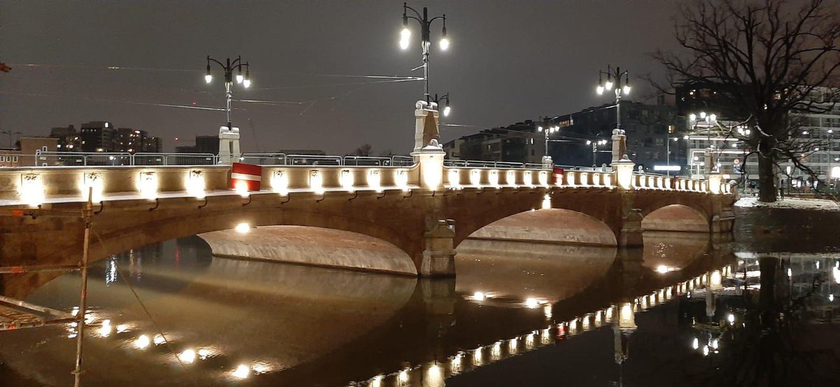 wroclaw_info's tweet image. Mamy to❗️Mosty Pomorskie przepięknie rozświetlone 🤩💛