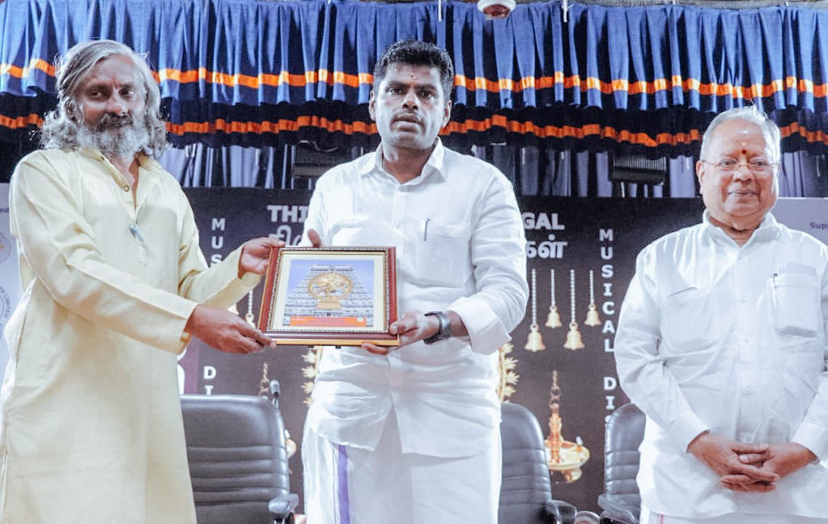 annamalai_k's tweet photo. சுதந்திரா அறக்கட்டளை நடத்திய, பாடல் பெற்ற திருமுறைத் தலங்கள் நிகழ்ச்சியின் துவக்க விழாவில் கலந்து கொண்டேன்.

நம் தமிழ் மண்ணில் வாழ்ந்த நாயன்மார்களின் புகழைப் போற்றி, விழுமியங்களின் முக்கியத்துவத்தையும், கலை மற்றும் கலாச்சாரத்தின் பங்கு குறித்தும் பேசும் வாய்ப்பு கிடைத்தது. (1/2) https://t.co/OgkqWUtz0Q