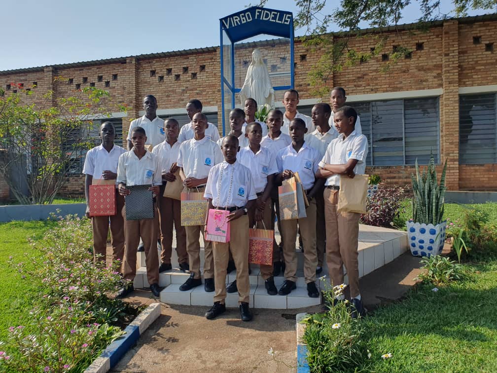ASEVIF_Butare's tweet photo. Kuri uyu wa gatandatu tariki 21/01/2023 muri PSVF BUTARE,  hahembwe abaseminari bato bahize abandi mu gutsinda neza mu bizamini bisoza igihembwe cya mbere 2022/2023.
#PSVF
#Songa https://t.co/AZi0H43lQu