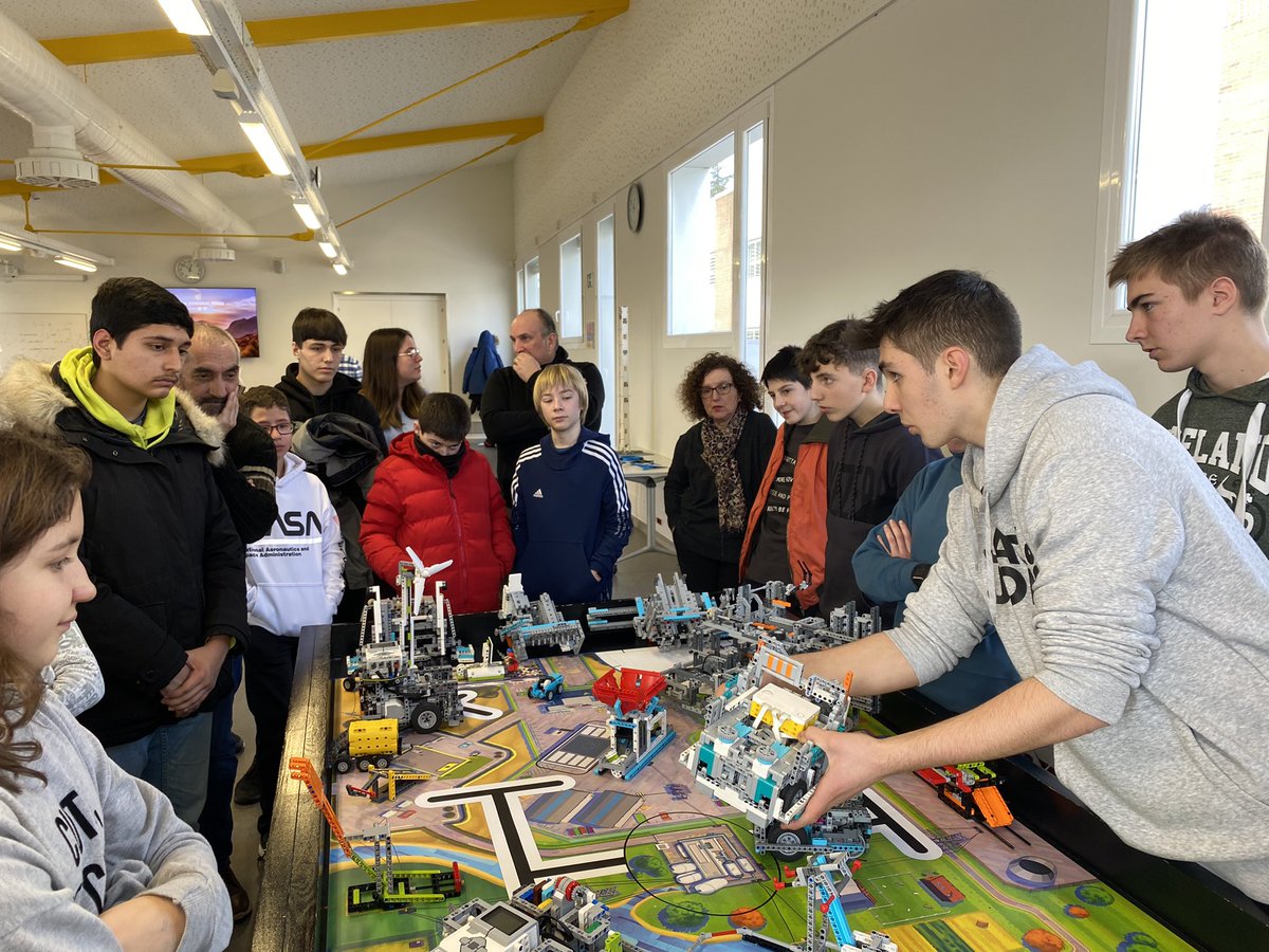 RobotronicBulls's tweet photo. Esta mañana hemos tenido el placer de recibir al equipo Irabiox en nuestras instalaciones. ¡Ha sido un gusto intercambiar ideas sobre robots y los proyectos con vosotr@s! 🤖🌟                                 #FLL #FLLSPAIN #FLLNAVARRA https://t.co/mHMmJLgtPk