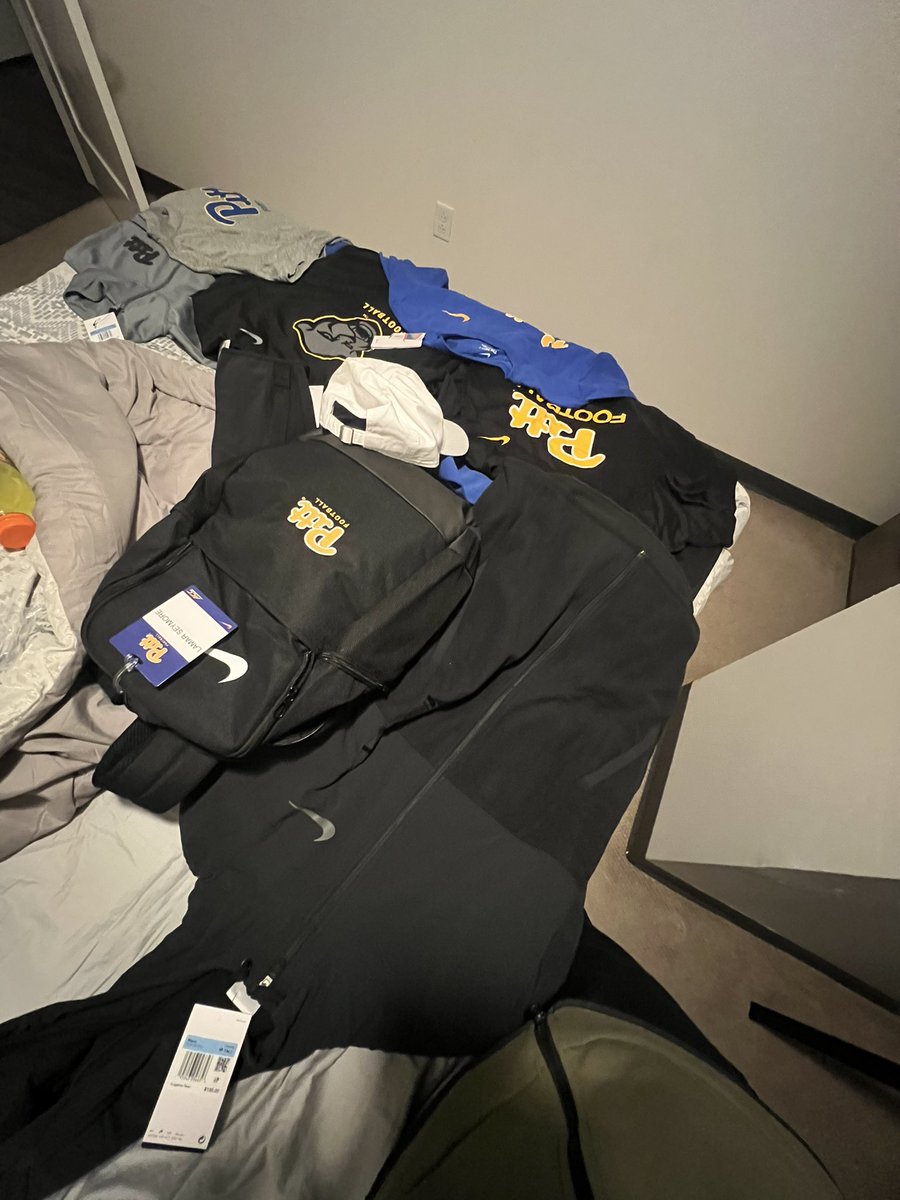 lamargotfanz's tweet photo. If y’all ain’t know I been on campus time to work !! #H2P https://t.co/eH0Q9xF3W7