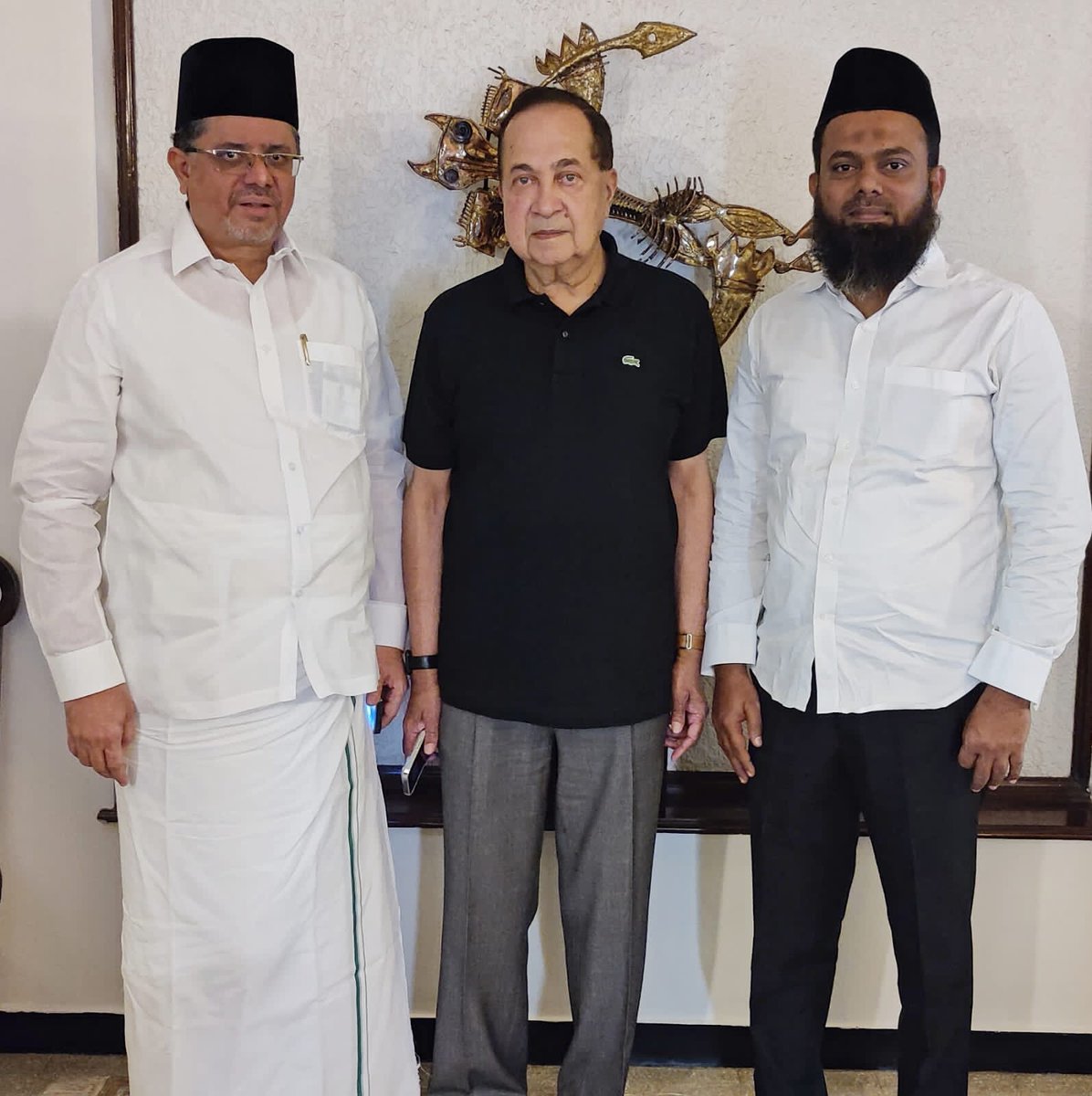 AbubackerIUML's tweet image. ஹிந்து என்.ராம்.Harmony India Movement என்ற அமைப்பை உருவாக்கி நல்லிணக்கத்திற்காக பாராட்டத்தக்க பணிகளாற்றியவர்.இந்திய நாட்டின் அரசமைப்புச் சட்டத்தின் அடிப்படையில் மதச்சார்பின்மை, ஜனநாயகம், சமூகநீதி,சிறுபான்மையினரின் உரிமைகளுக்காக உழைத்து வருபவர்.மனதிற்கு உச்சாகம் ஊட்டிய சந்திப்பு!