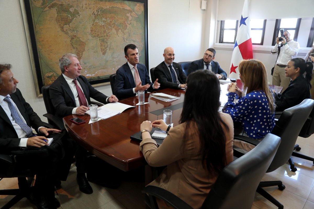 yilloterog's tweet photo. Durante la visita de @GiorgioSilli,  Subsecretario del Min. de Relaciones Exteriores de Italia, abordamos nuestra agenda multilateral y de cooperación internacional, para impulsar temas como la industria aeroespacial y agrícola, Consejo de Seguridad y candidaturas. 🇵🇦🤝🇮🇹 https://t.co/EzRGiph60p