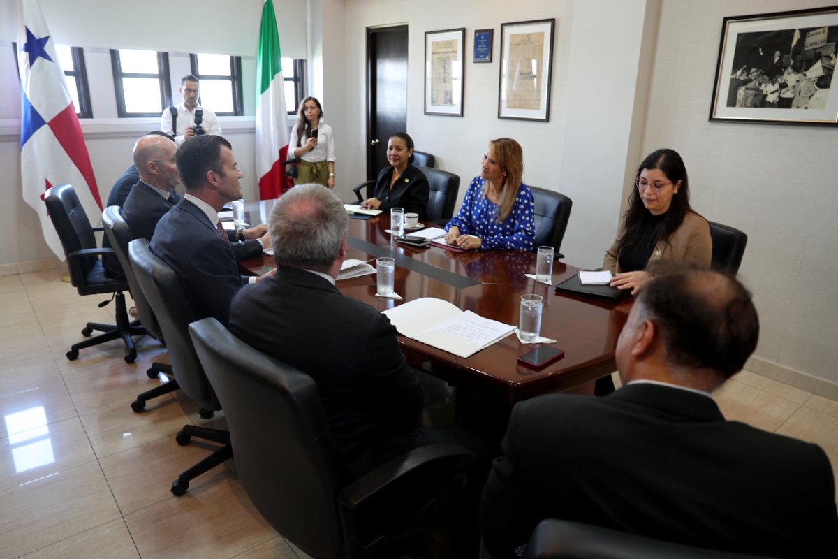 Durante la visita de <a href="/GiorgioSilli/">Giorgio Silli</a>,  Subsecretario del Min. de Relaciones Exteriores de Italia, abordamos nuestra agenda multilateral y de cooperación internacional, para impulsar temas como la industria aeroespacial y agrícola, Consejo de Seguridad y candidaturas. 🇵🇦🤝🇮🇹