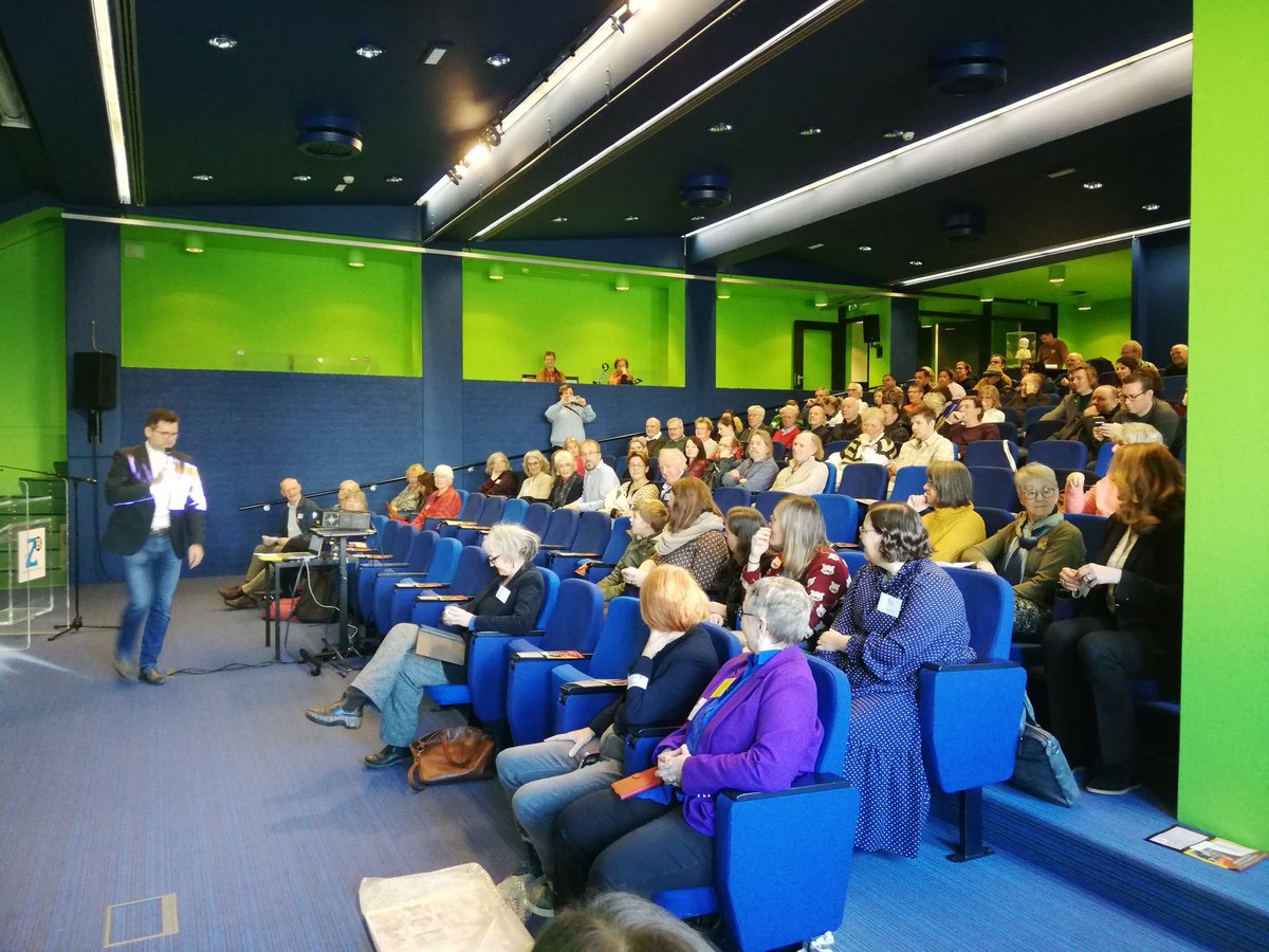 ankiefeldbrugge's tweet image. Ook in Zeeland, volle bak in de @dezbnl bij de #kernmetpit dag. Een zaal vol Zeeuwse initiatiefnemers die ervaring en kennis uitwisselen en genieten van elkaars prestaties! Hulde aan de kernmetpit.nl projecten 2022 en voor de projecten 2023: veel succes!
