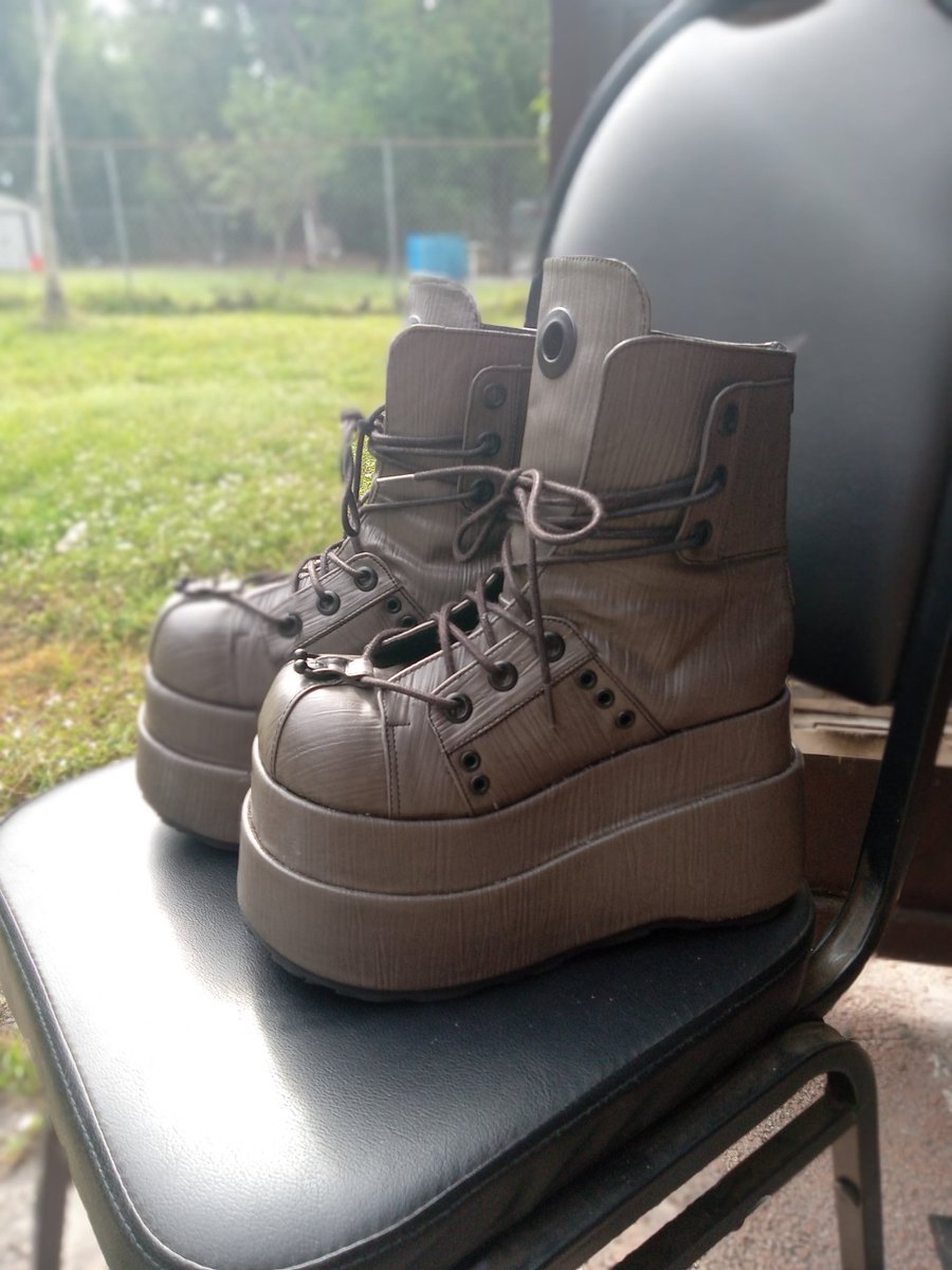 Niaomizlawz's tweet photo. PSA PLEASE SHARE ‼️‼️‼️‼️

Demonia 
👣Size 9.5
🎇Brand New condition only wore them 2 times.
✨️Selling them to whoever wants them just give me a price. 

#Demonia #ForSale #Dm #platforms #share #rt https://t.co/g5jTS0FhH8
