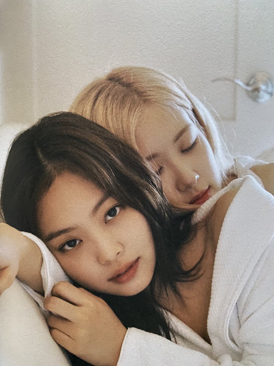 Jennie and Rosé Summer Diary in Hawaii #blackpinkscan #blackpink