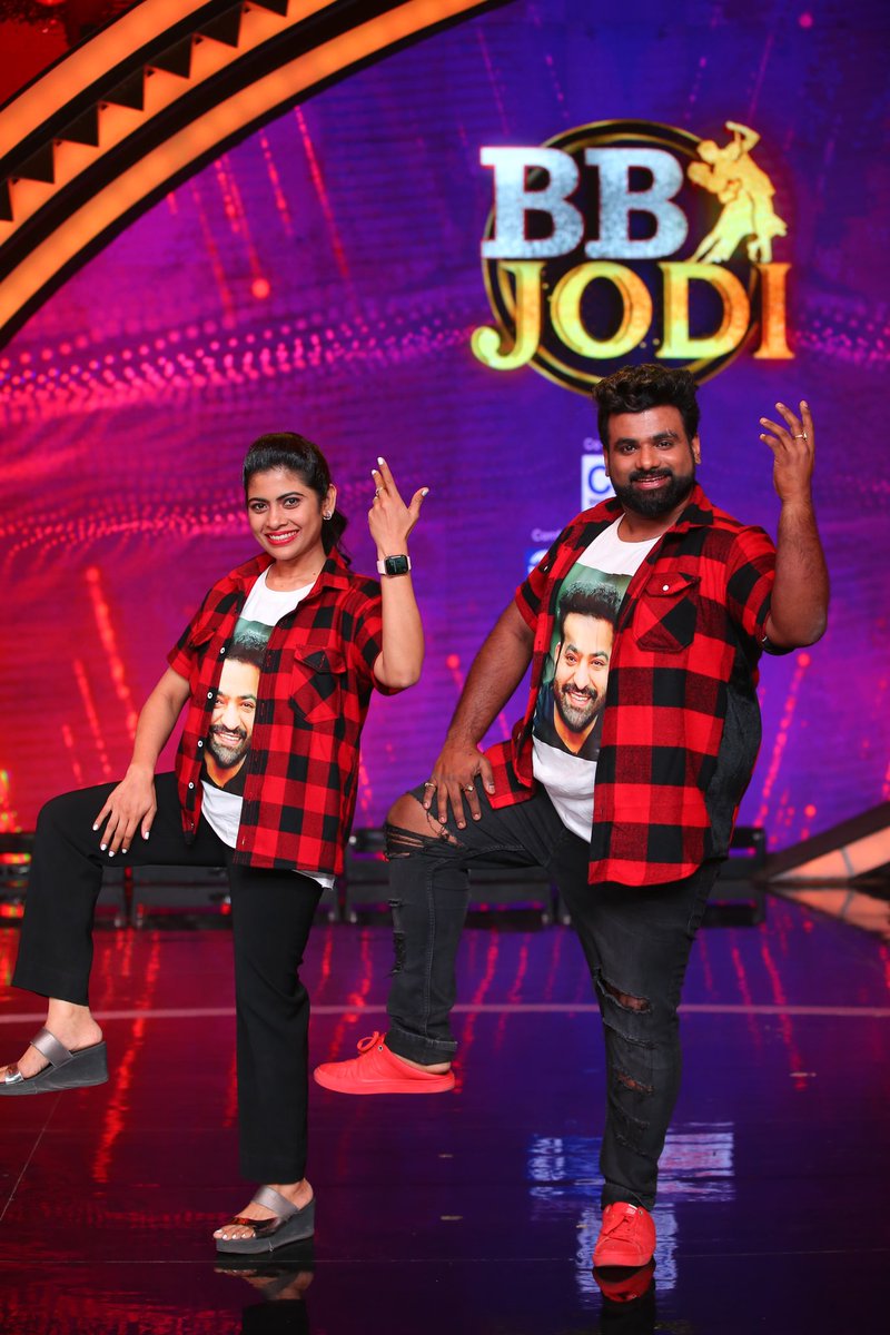 @RJChaitu and @RJKajal  
 Superb Performance Both of You 
Keep Rocking .
Shirt meeda Pic Chalu Opposite Ki Band eeee 🤙🤙🤙

#JaiNTR #JaiJaiNTR
