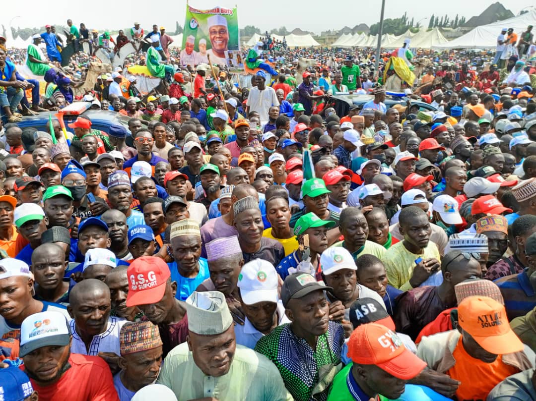 DiplomaticChic's tweet photo. Niger has been worst hit. Insecurity; “Nigeria has never been this overwhelmed by insecurity in all parts of the country. As the commander-in-chief, I will restructure all our security architecture, create reforms across board and reverse this ugly trend”.  #AtikuInNiger. https://t.co/I8CoW03aah