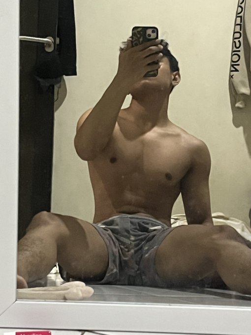 tidur sekarang !! 😤 https://t.co/StGPLtRgRD