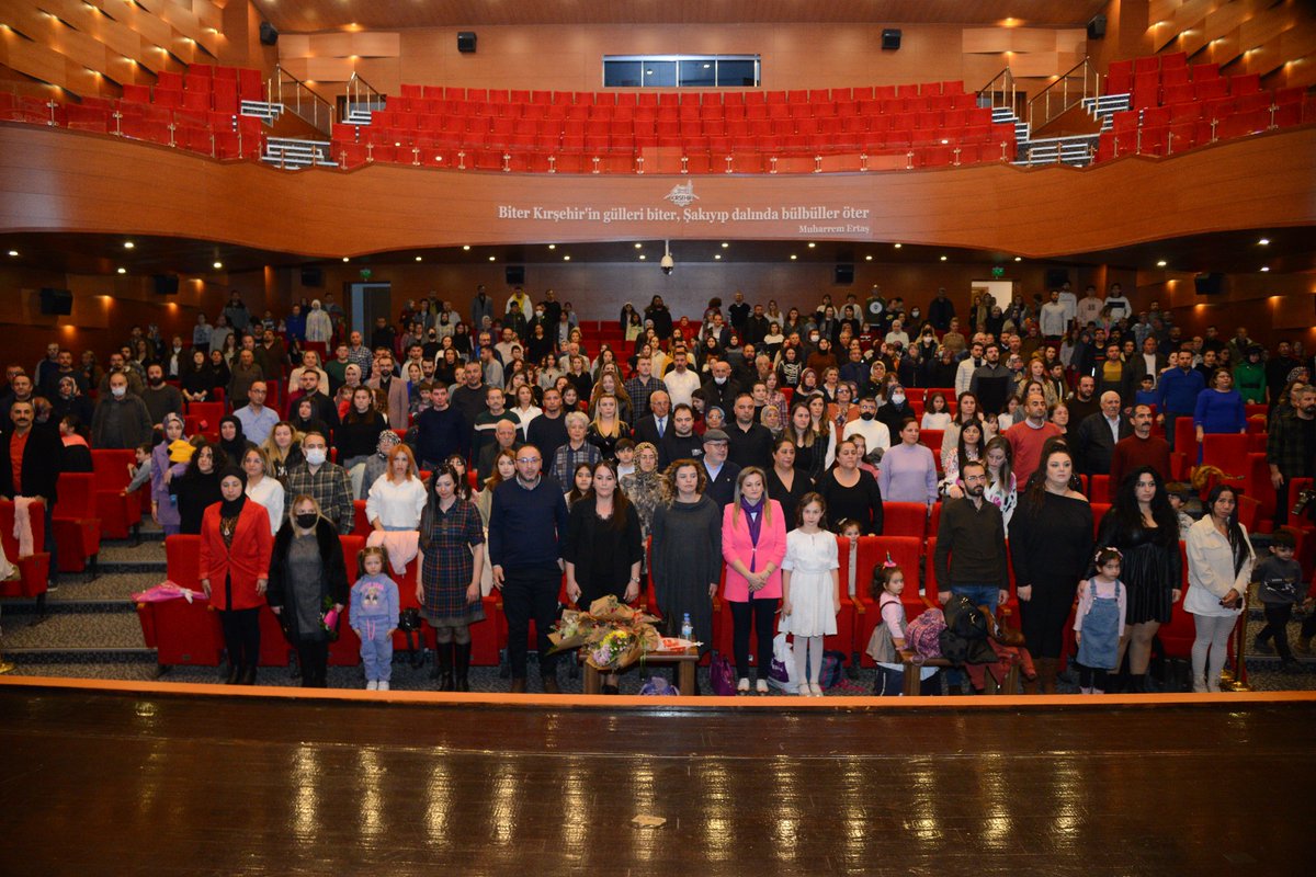 Kirsehirbldb's tweet photo. Kırşehir Belediyesi ve Atölye Kültür Sanat Merkezi işbirliği ile hazırlanan bale, piyano, gitar, bateri, kabak kemane, bağlama ve keman dinletilerinin yer aldığı program yoğun bir katılımla gerçekleştirildi. Programın hazırlanmasında ve sunumunda tüm emeği geçenleri kutluyoruz. https://t.co/exKoSCQkmO