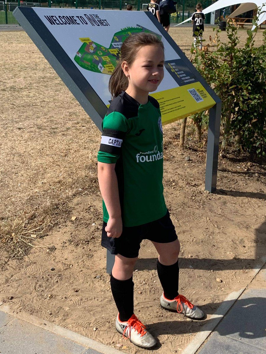 Teamgrassroots_'s tweet image. RIP Amber 😢

Horsford U9 girls lost their precious number 3 Amber Sheehy a week today. They were due to remember her at their games today but most were cancelled due to the weather. Please send some grassroots love to Amber's family, teammates and club 💚🖤🌻💞