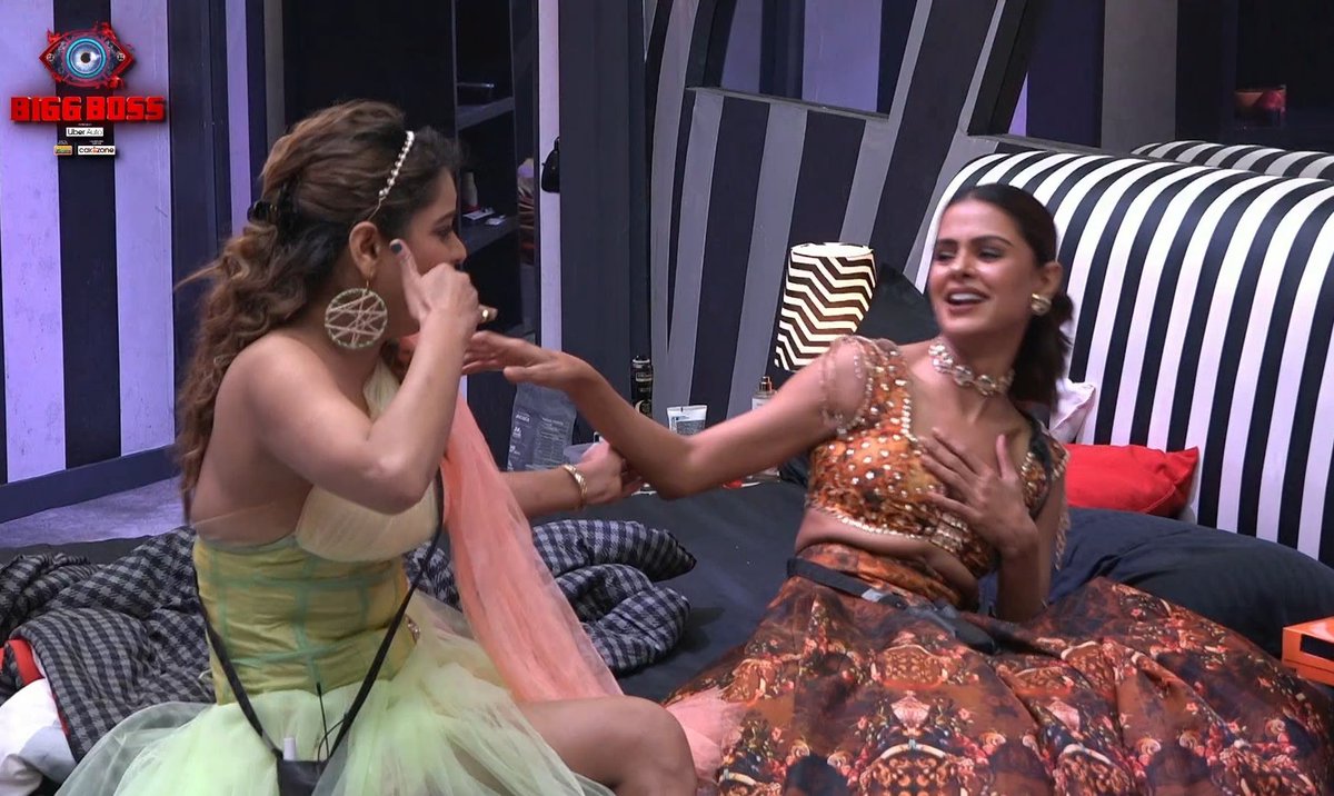 TheBiggBossGirl's tweet photo. Arch@na &amp; #PriyankaChaharChoudhary trying to make TD laugh. I am not a fan of two of three people in these frames, but this was sweet. :) https://t.co/g9rspmeHvO