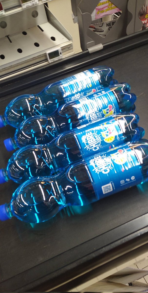_DaBlue's tweet photo. On s'est fait chibrer à Maure, alors je fait mon petit stock de @ChibreBleu ( de ce que la caissière m'a dit je n'étais pas le seul ) https://t.co/boEz4k5vCn