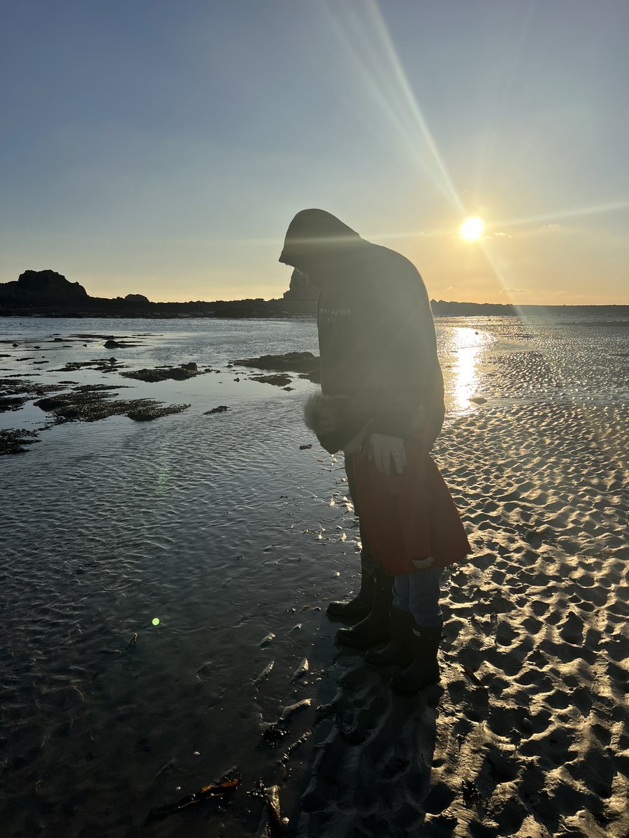 An important lesson on the speed of jersey tides for Harvey today!
#jerseychannelislands #tides #visitjersey @arfcurry