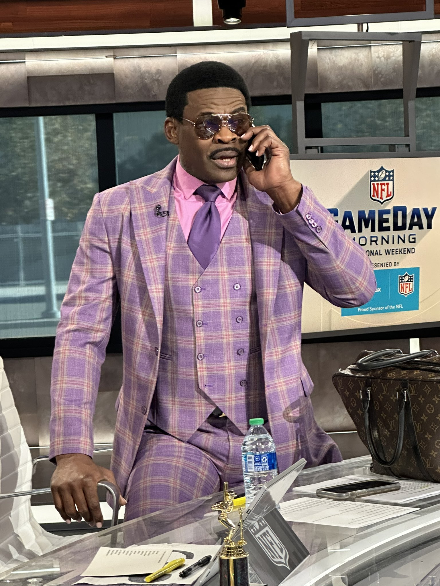 Michael irvin 2025 pink suit