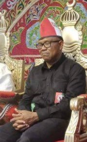 t0sinadeda's tweet photo. I get it that it's election season and agenda must agend, but this agenda is screaming desperation.

Bola Tinubu slept at an event, so as many others, including the ones you support.

Issue based politics, who get sense pass na the measure. https://t.co/RuXn3z9BW3