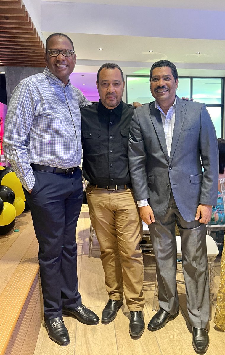 Compartiendo con los pasados alcaldes de Santo Domingo Este y Norte, Alfredo Martinez y Jesús Feliz, la amistad buena siempre perdurará!!!  <a href="/OdalisVegaRD/">Odalis Vega</a> <a href="/JesusFelizSDN/">Jesús Féliz</a>  <a href="/alfredomsde/">Alfredo Martínez</a>