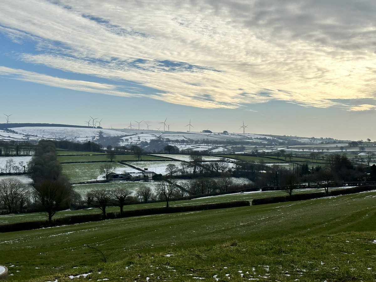 dylandavies34's tweet photo. Ambell i fan gyda eira o hyd. Some places still have snow. @ThePhotoHour @ItsYourWales @S4Ctywydd @DerekTheWeather @ChrisPage90 @nationalwales
@Llelo2801 @AledHall @Rhiders @FfotoC #Pencader https://t.co/AtaXOWRKCi