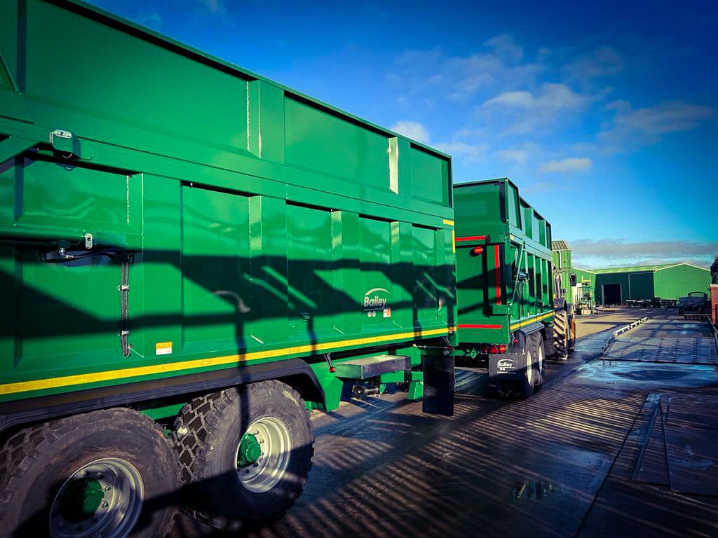 BaileyTrailer's tweet photo. Two more trailers leaving our factory to join the fleet at P Russon & Sons, collected by the customer yesterday and sold by our dealer DAS Services.
#TheTrailerInFront #BaileyTrailers #Trailer #FarmContractor #Sleaford #Lincolnshire https://t.co/yNOeVlyBys