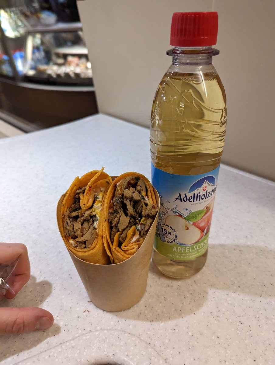 Heute wieder mal einen Ausflug ins Bordbistro gemacht und direkt eine kleine Überraschung geschenkt bekommen. Bin ein glücklicher Reisender. #DiningCar