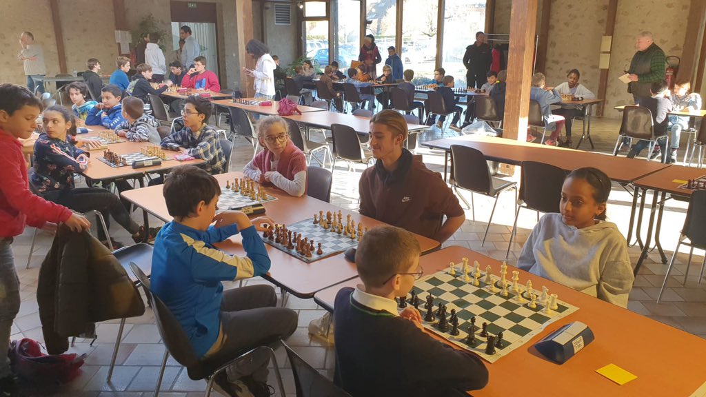 lesegrais's tweet photo. L’équipe de l’AS échecs a également terminé deuxième du tournoi académique à Avon mercredi 25 janvier ! 
Prochaine étape, les inter-acad ♟⚪️⚫️! https://t.co/hQglG3I3Ao