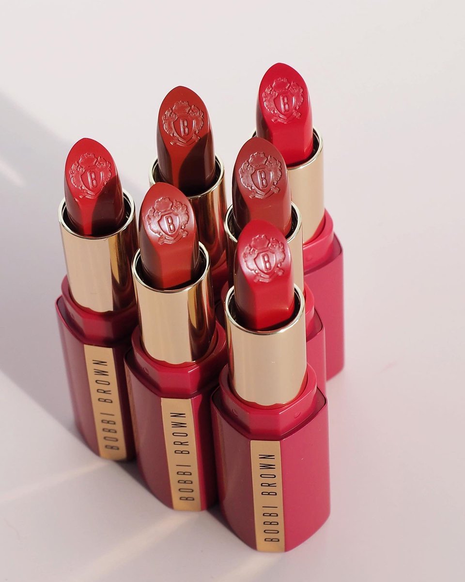 ZaraBuab's tweet photo. #ตรุษจีน2566 ใครหาลิปสีแดงแนะนำของบ๊อบบี้ บราวน์เลย สวยทุกสี @BobbiBrown https://t.co/B9ylaCJ7uq