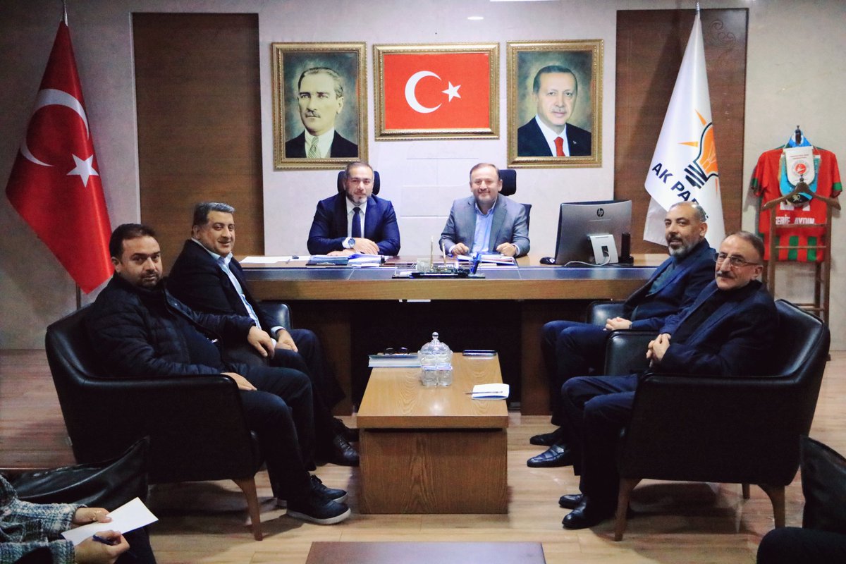 akpartidbakir's tweet photo. Genel Merkez Seçim İşleri Başkan Yardımcımız, Giresun Milletvekilimiz Sayın @AvSabriOzturk ve İl Başkanımız Sayın @mserifaydin'ın katılımı ile AK Parti Diyarbakır İl Seçim Komisyonu toplantısı gerçekleştirildi. https://t.co/RLwK2zy1Cr