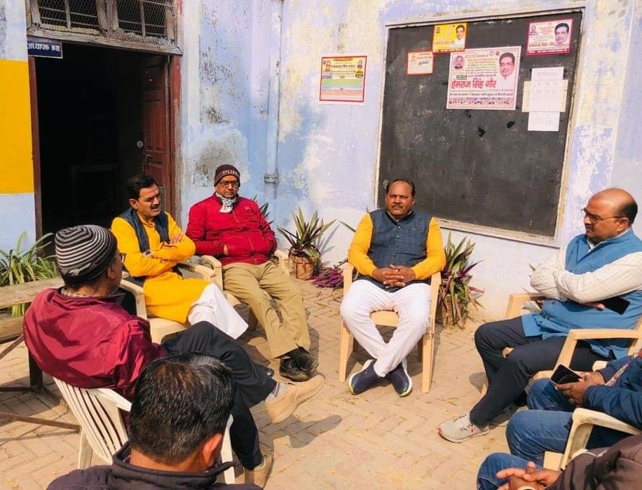 anoopawasthibjp's tweet photo. कानपुर उन्नाव शिक्षक निर्वाचन खंड में भाजपा प्रत्याशी वेणु रंजन भदौरिया जी के समर्थन में भारतीय विद्यालय आचार्य नगर में प्रधानाचार्य श्री दिलीप कुमार सोनकर सहित शिक्षको से सम्पर्क कर ३० जनवरी को वोट देने का आग्रह किया।
@vrbindia
#BJP4UP
#MLCelctions https://t.co/jvrQwXLBFO