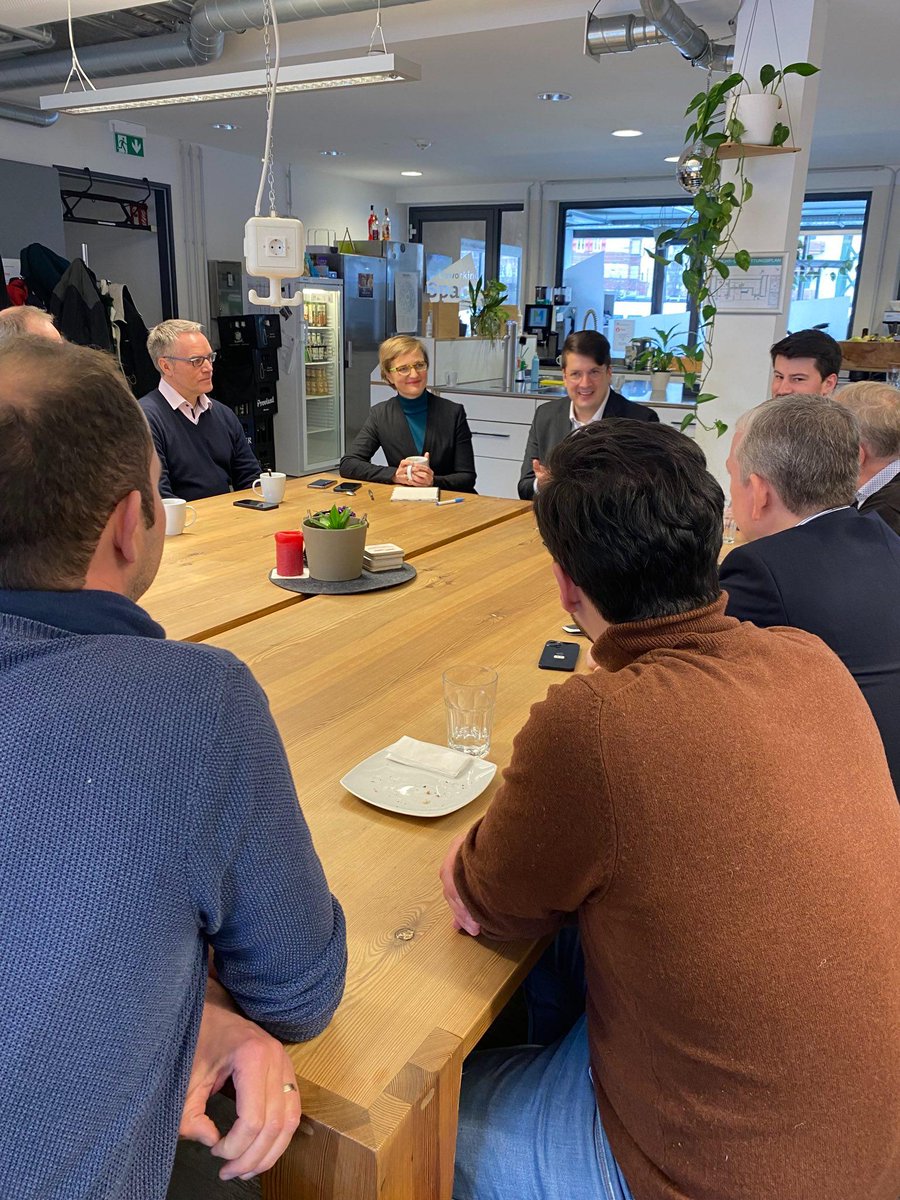 GRUENE_Mainz's tweet photo. @Viering: "Ich will Mainz als Wirtschafts- und Innovationsstandort weiterentwickeln. Der Ausbau des Life-Science- und Biotechnologiestandorts ist eine große Chance für die Sicherung des städtischen Wohlstands und für zukunftsfähige Arbeitsplätze für die Mainzer*innen." https://t.co/fdW83Lyt5u