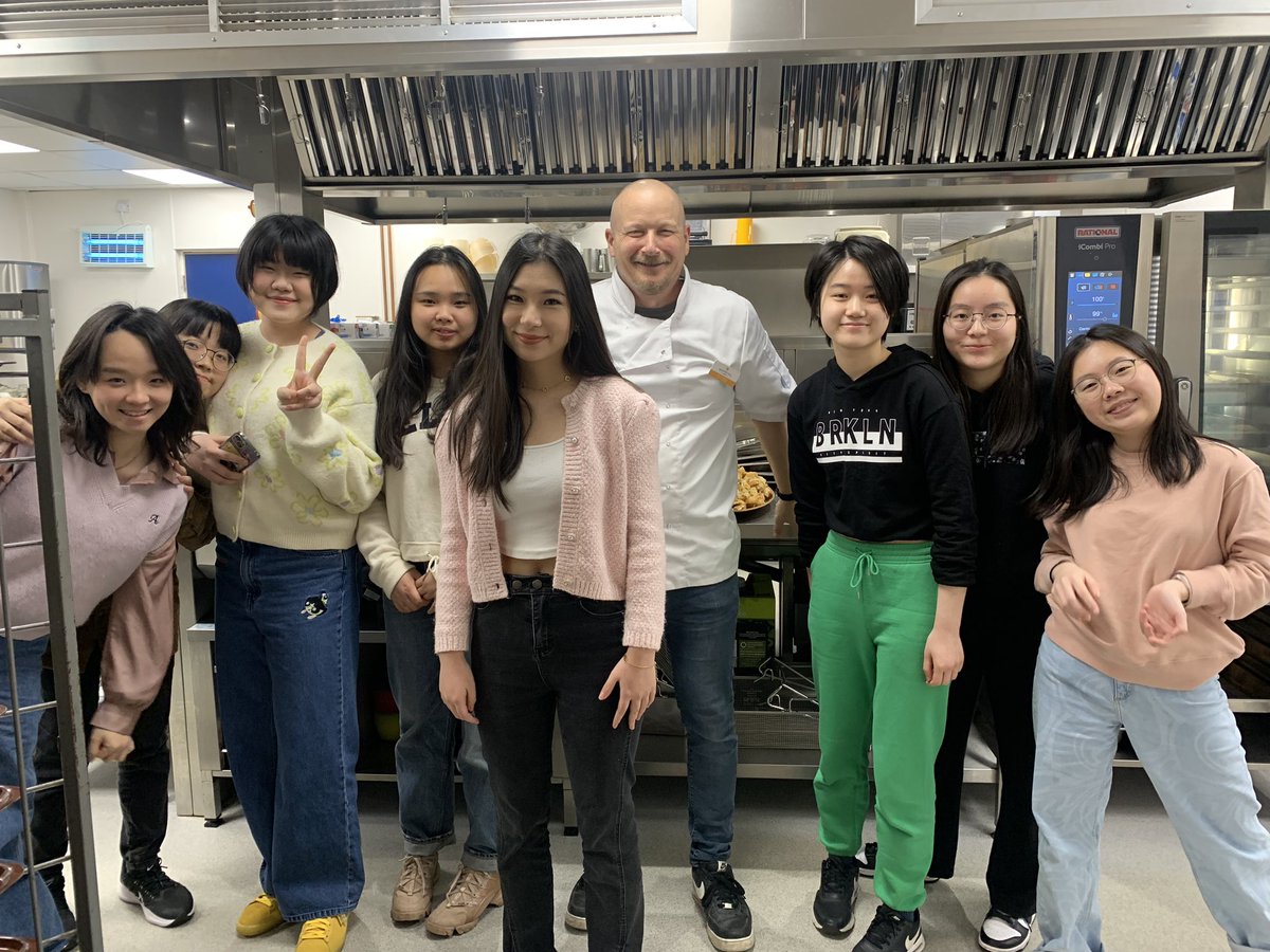 PastoralBHGirls's tweet photo. Happy Chinese New Year 🧧 from @BoardingBHGirls @BHillGirls #BSA #iloveboarding #ChineseNewYear2023 #YearOfTheRabbit https://t.co/SaAwG2d2Fn