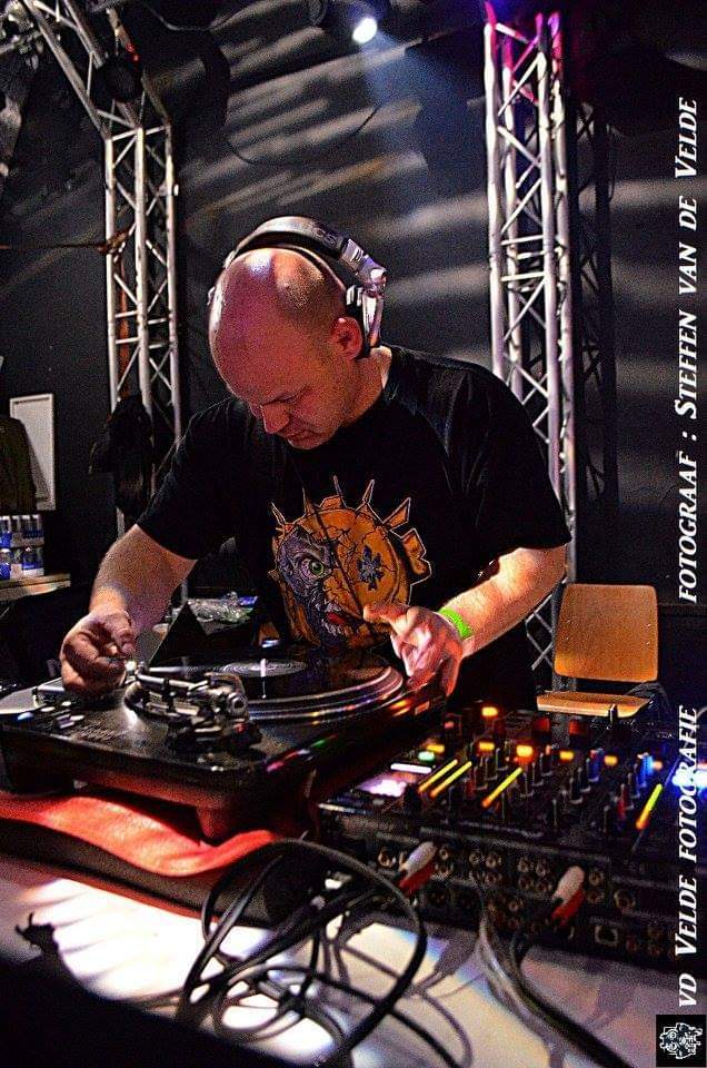 DJHardnoize's tweet photo. That was a very nice party, it was exactly 8 years ago. Mixed a nice hardcore techno set right there. With beats per minute above 220.
#hardnoize #hardcore #hardcoretechno #djing #mixing #party #vinyl #turntables #mixer https://t.co/E4bKlniRqj