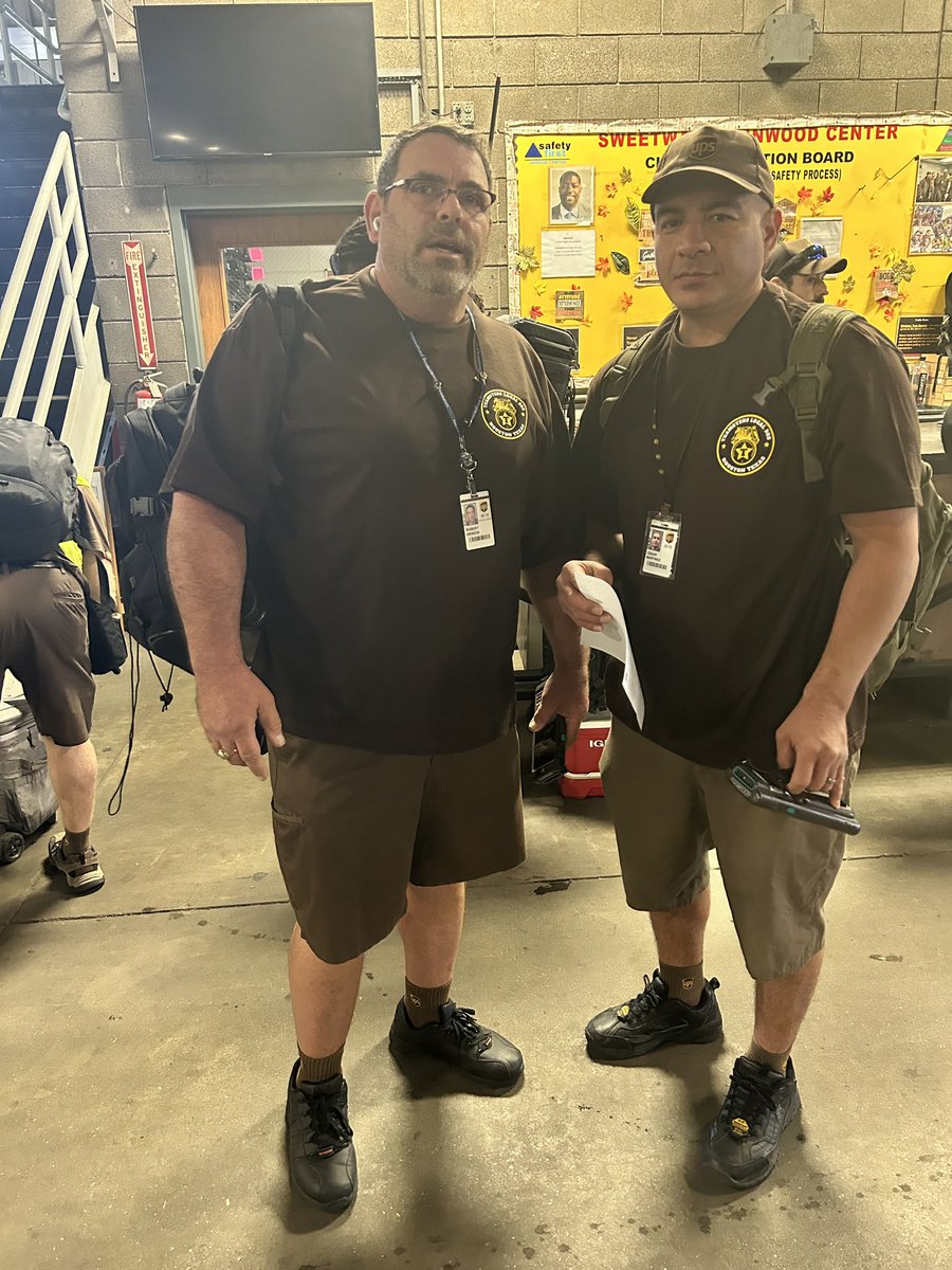 teamster988's tweet photo. On Monday, Local 988 UPS Members stood together to call attention to the Company’s refusal to recognize the MLK Day holiday.
Thanks to all who participated, and we will stand strong together in 2023 for the best possible contract!
#988Strong #TeamsterStrong #MLKDay2023 #UPS https://t.co/zXTddQLPKS