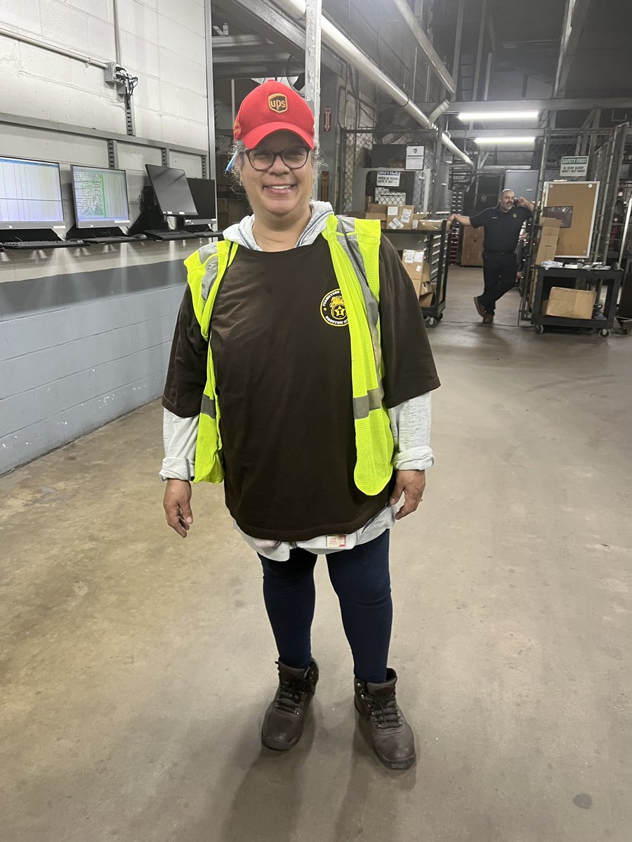teamster988's tweet photo. On Monday, Local 988 UPS Members stood together to call attention to the Company’s refusal to recognize the MLK Day holiday.
Thanks to all who participated, and we will stand strong together in 2023 for the best possible contract!
#988Strong #TeamsterStrong #MLKDay2023 #UPS https://t.co/zXTddQLPKS