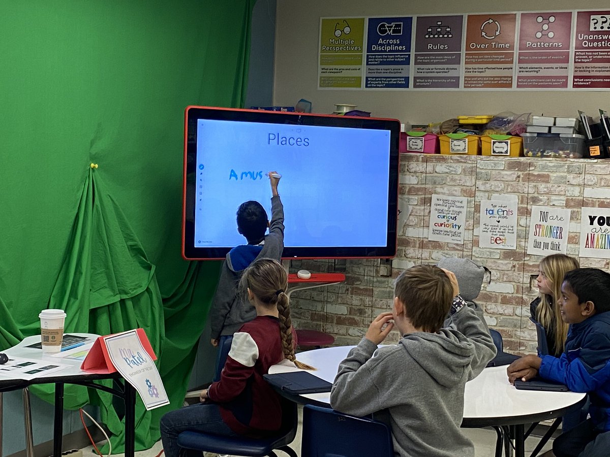EmmettMichele's tweet photo. Engineer of the Day in Designing Dolphins! Great job working with fractions! @Donald_ES @lisdgt @LISDSTEM #donaldstem https://t.co/7KpqrR5VsP