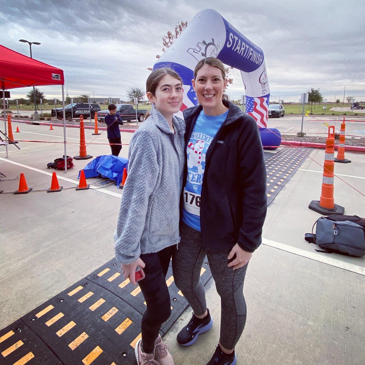 mrs_lalonde3's tweet image. Wells Winter 5k this morning with Holly! Thanks @ReamesCoach for a fun event! Loved seeing so many students out there! 💙 #ExploreWells #WellsWinter5k @CFISDWells